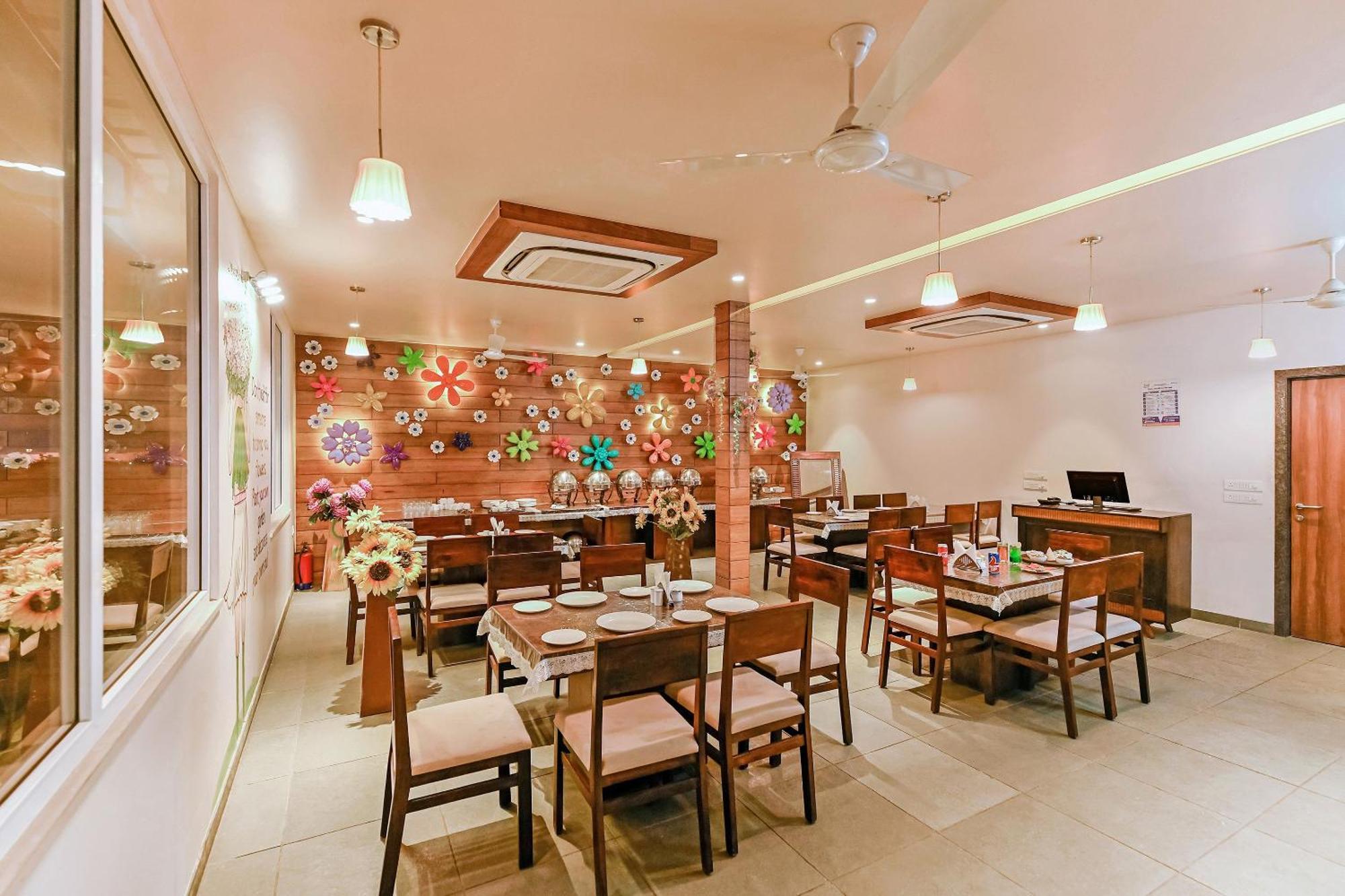 Fleur Hotel Jaipur Buitenkant foto