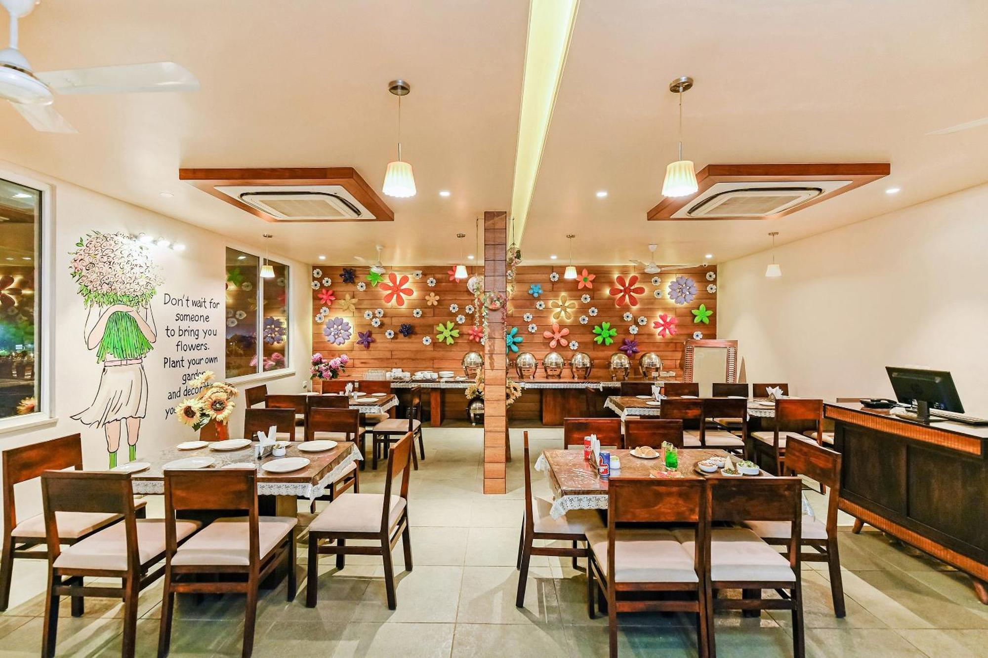 Fleur Hotel Jaipur Buitenkant foto