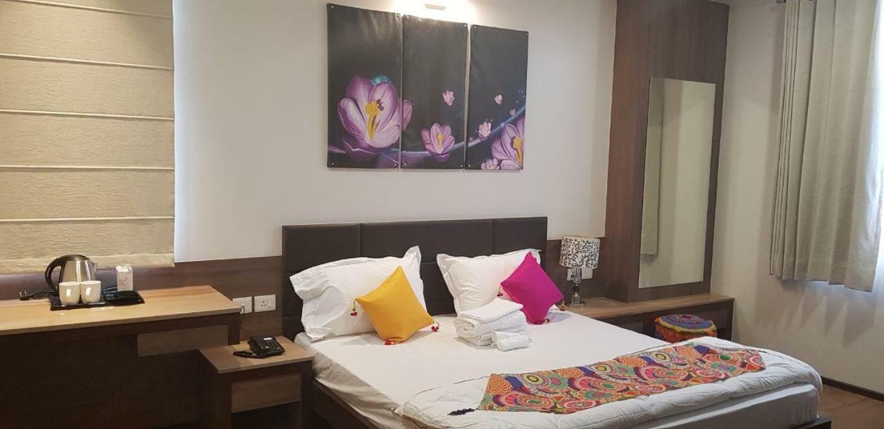Fleur Hotel Jaipur Buitenkant foto